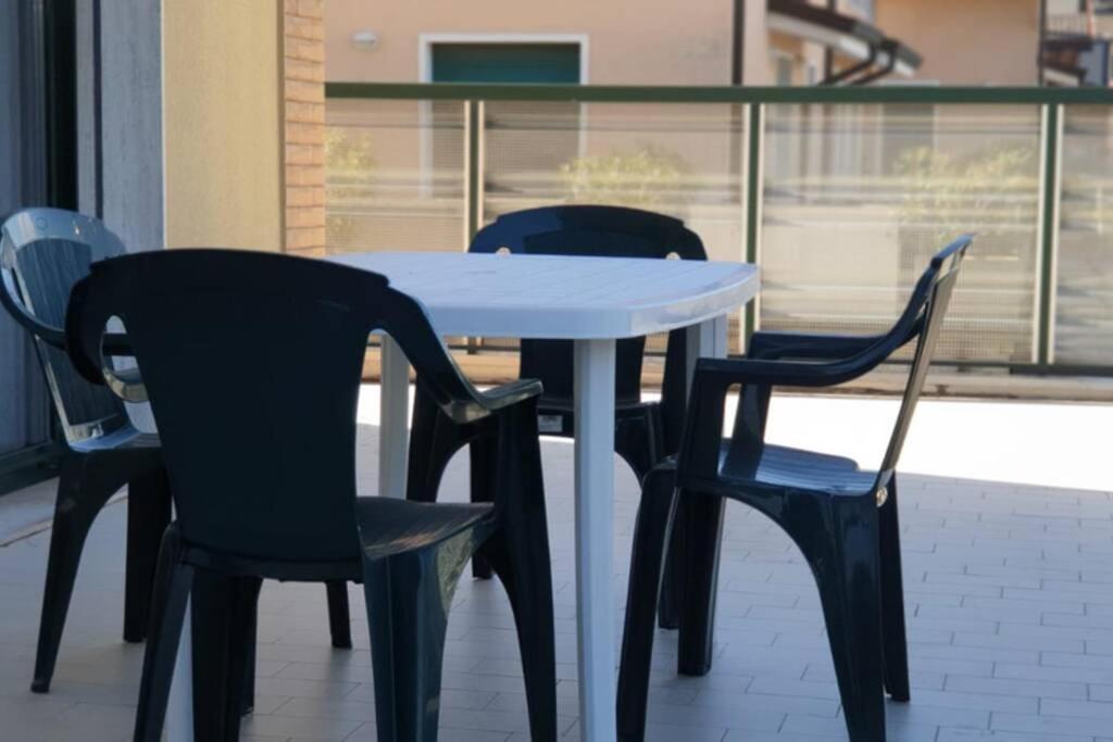 Appartamento Nuovo Centralissimo 150 Mt Dal Mare ليدو دي يسولو المظهر الخارجي الصورة