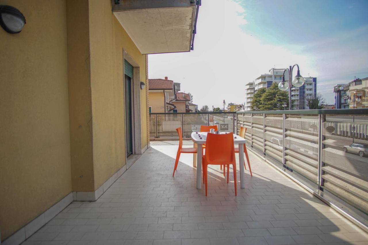 Appartamento Nuovo Centralissimo 150 Mt Dal Mare ليدو دي يسولو المظهر الخارجي الصورة